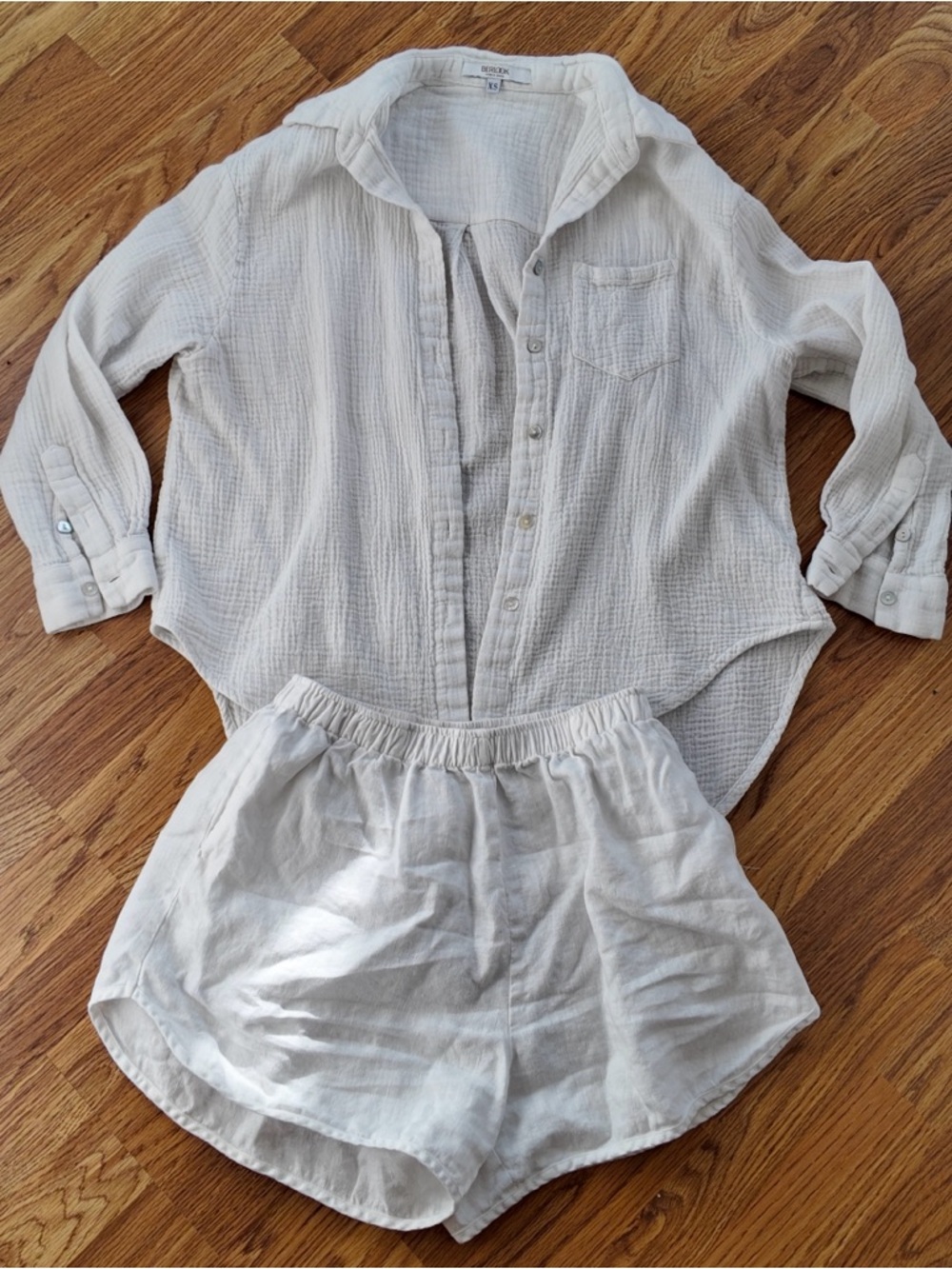 Matching White Button-Up and White Shorts Set - Picture 2 of 4